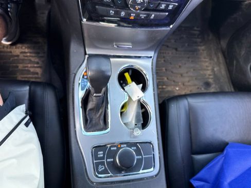 Used 2021 Jeep Grand Cherokee Limited AWD/4WD image 26