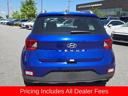 Certified 2025 Hyundai Venue SEL FWD image 4