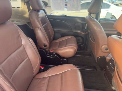 Used 2017 Toyota Sienna Limited Premium image 27