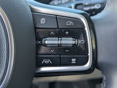 Used 2025 Kia Sorento S image 18