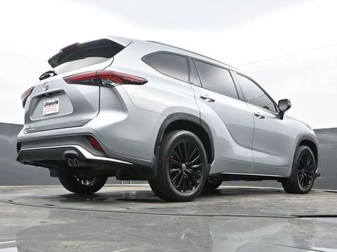 Used 2024 Toyota Highlander XSE image 11