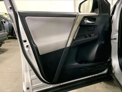 Used 2015 Toyota RAV4 Limited AWD/4WD image 22