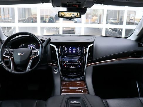 Used 2020 Cadillac Escalade Luxury image 13