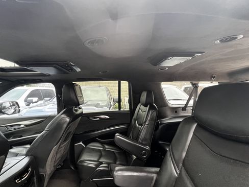 Used 2019 Cadillac Escalade ESV Platinum RWD image 19