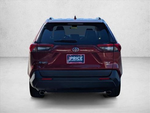 Used 2023 Toyota RAV4 XLE Premium image 7