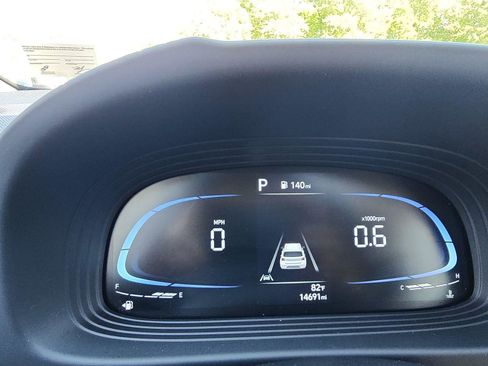 Used 2025 Hyundai Venue SEL image 16