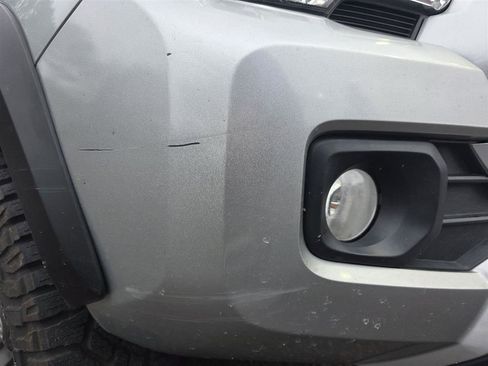 Used 2023 Toyota Tacoma TRD Off-Road image 3