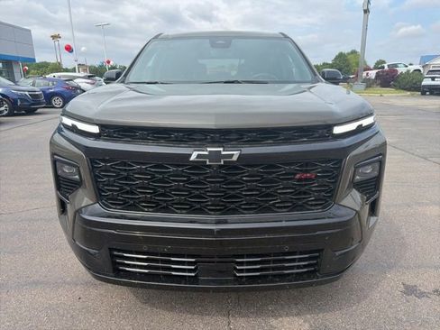 Used 2024 Chevrolet Traverse RS FWD image 2