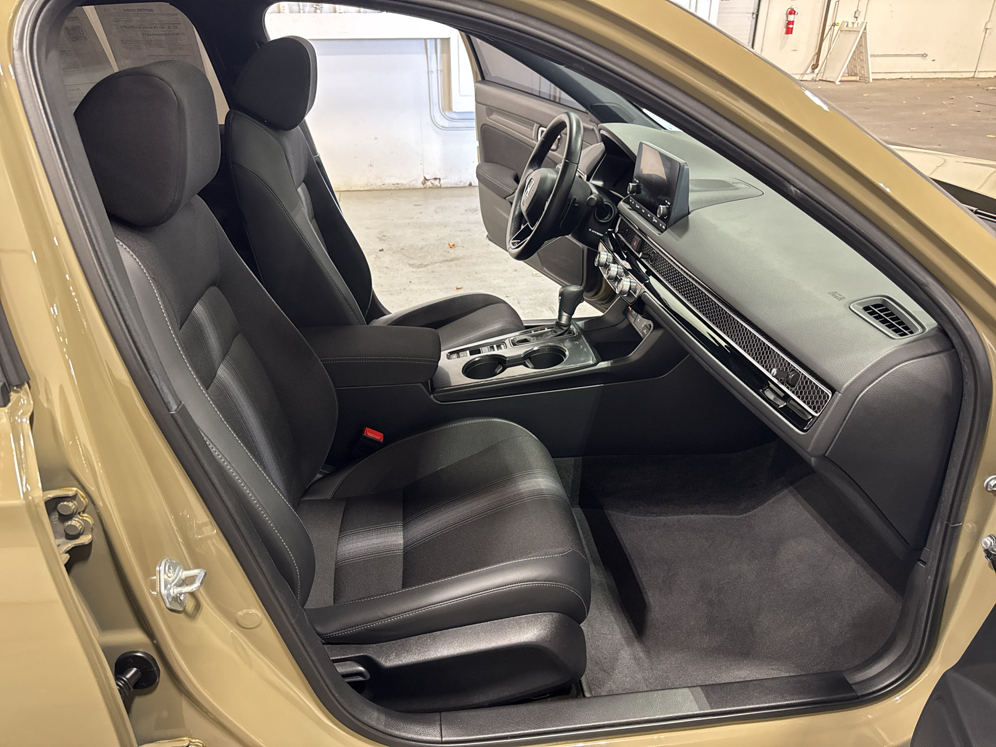 Used 2025 Honda Civic Sport image 30