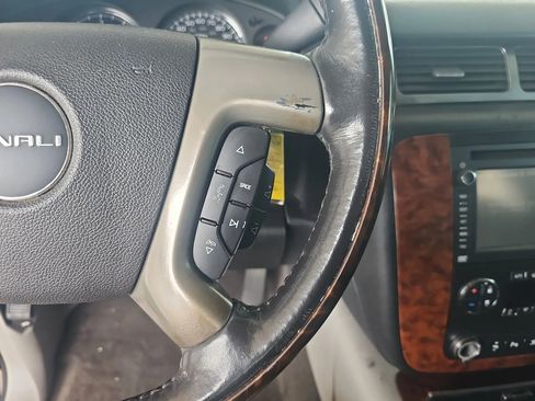 Used 2013 GMC Yukon Denali image 29