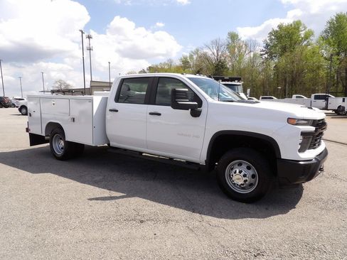 Used 2025 Chevrolet Silverado 3500 W/T AWD/4WD image 10