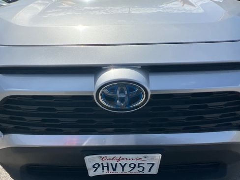 Used 2022 Toyota RAV4 LE image 12