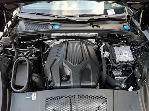 Certified 2026 Porsche Macan AWD/4WD image 30