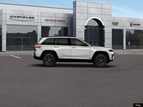 New 2026 Jeep Grand Cherokee Altitude AWD/4WD image 9