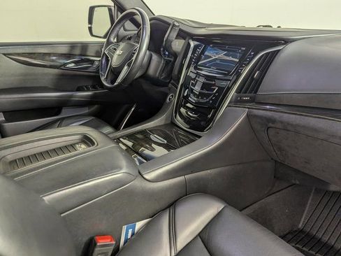 Used 2018 Cadillac Escalade Platinum image 34