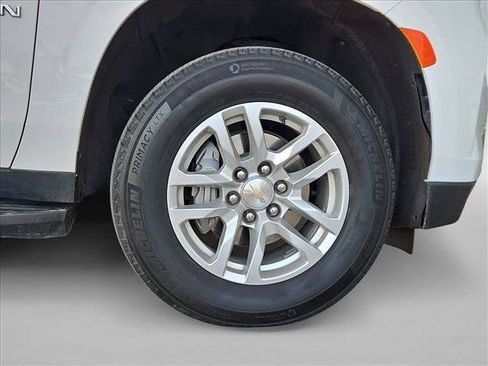 Used 2024 Chevrolet Suburban LT AWD/4WD image 25
