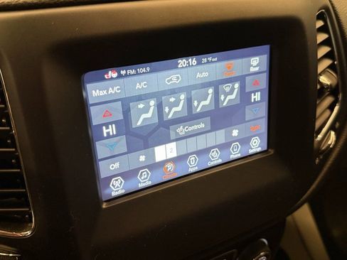 Used 2020 Jeep Compass Latitude w/ Cold Weather Group AWD/4WD image 13