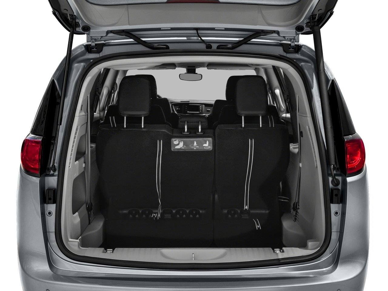 Used 2017 Chrysler Pacifica Touring-L FWD image 6