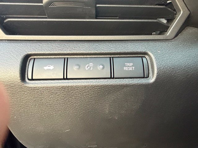 Used 2025 Nissan Altima 2.5 SV FWD image 24