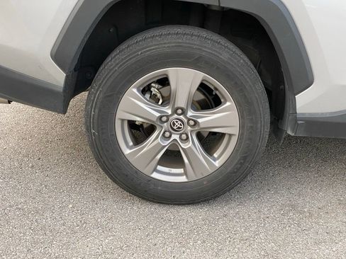 Used 2025 Toyota RAV4 XLE AWD/4WD image 9