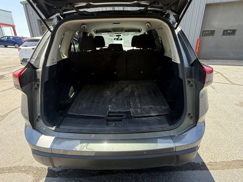 Used 2025 Nissan Rogue S AWD/4WD image 10