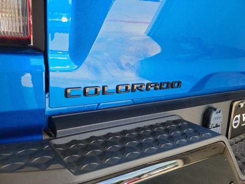 Used 2023 Chevrolet Colorado ZR2 w/ ZR2 Convenience Package III AWD/4WD image 9