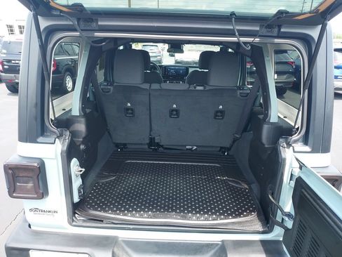 Used 2024 Jeep Wrangler Unlimited Sport AWD/4WD image 9
