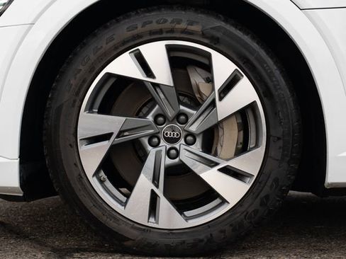 Used 2022 Audi e-tron Premium w/ Convenience Plus Package image 12