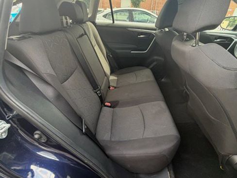 Used 2021 Toyota RAV4 XLE w/ Convenience Package FWD image 6