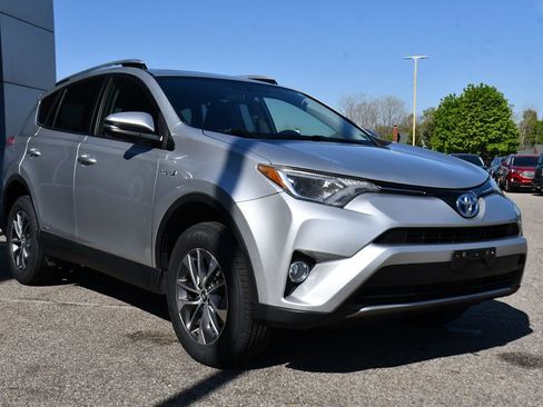 Used 2016 Toyota RAV4 XLE AWD/4WD image 9