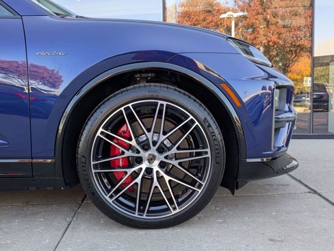 New 2025 Porsche Macan Turbo Electric image 11