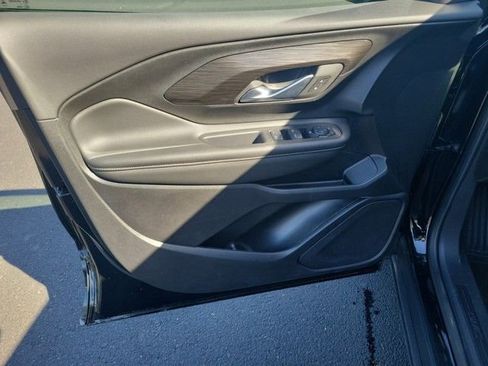 Used 2024 GMC Terrain SLE image 12