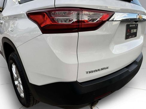 Used 2020 Chevrolet Traverse LT image 16