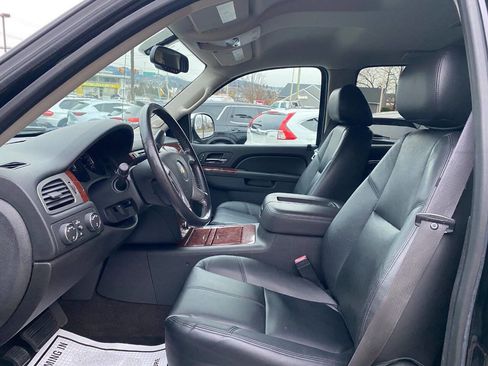 Used 2012 Chevrolet Avalanche LTZ image 9