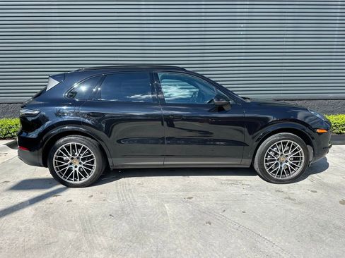 Used 2022 Porsche Cayenne Platinum Edition image 10
