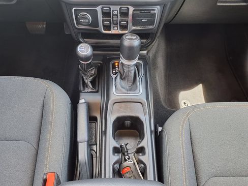 Used 2025 Jeep Wrangler Unlimited Sahara AWD/4WD image 29