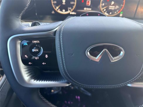 Certified 2025 INFINITI QX80 Sensory image 18