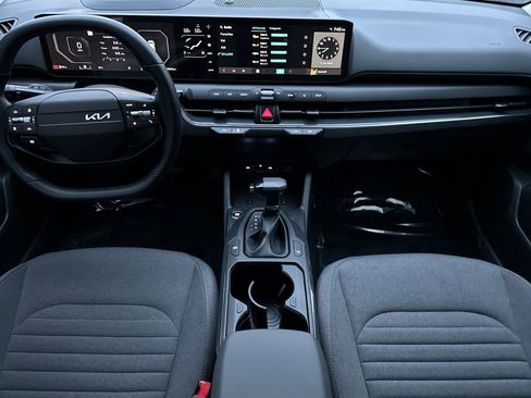 Used 2025 Kia K4 EX image 10