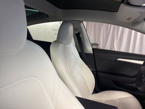 Used 2023 Tesla Model 3 Performance image 10