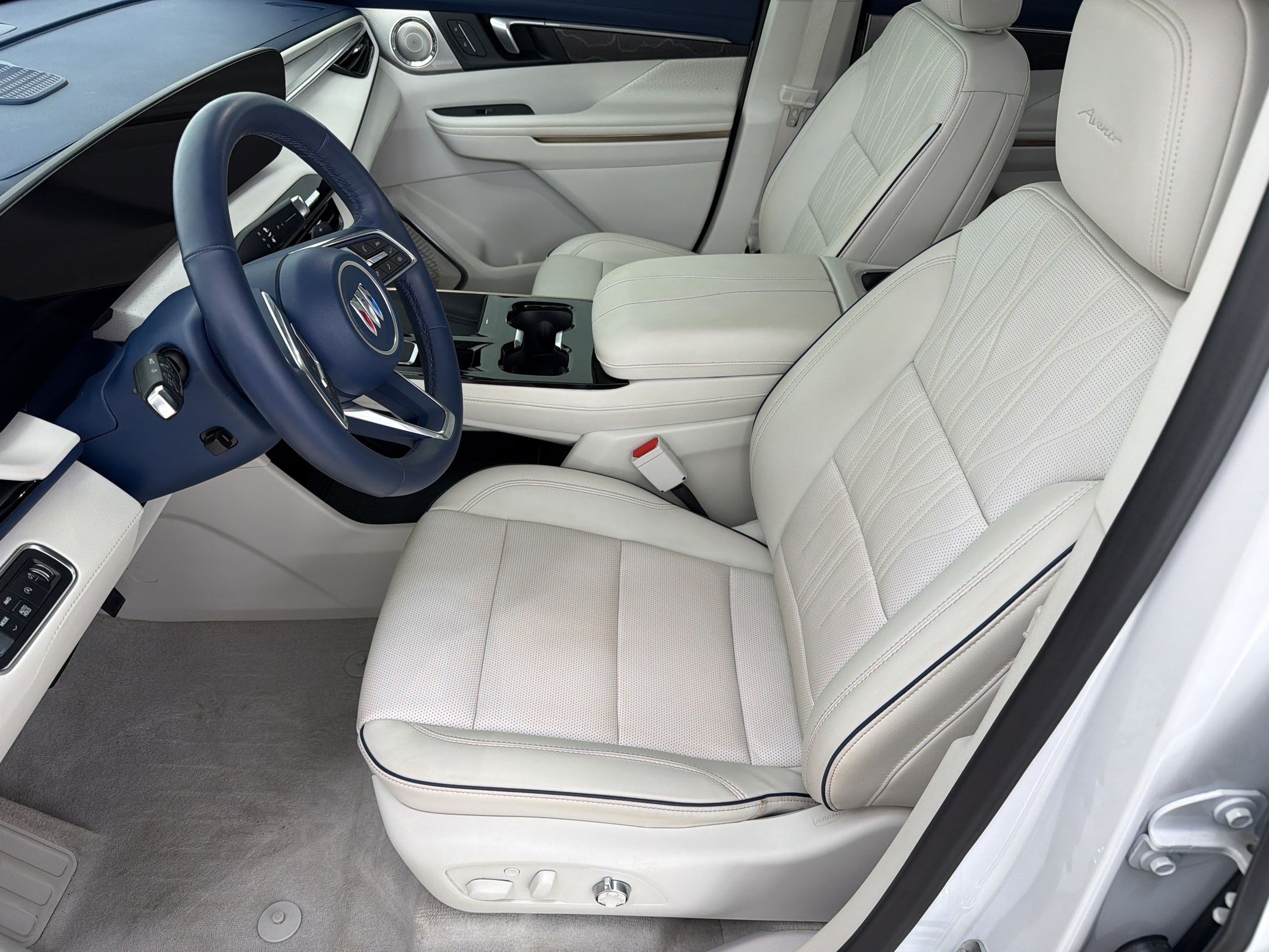 Used 2025 Buick Enclave Avenir AWD/4WD image 5