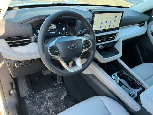 Used 2026 Ford Explorer Active w/ Active Comfort Package AWD/4WD image 17
