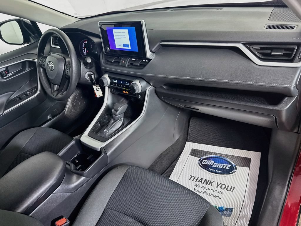 Certified 2025 Toyota RAV4 LE FWD image 27