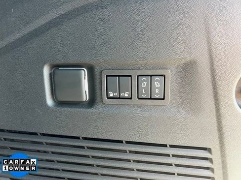 Used 2025 Chevrolet Suburban Premier AWD/4WD image 11
