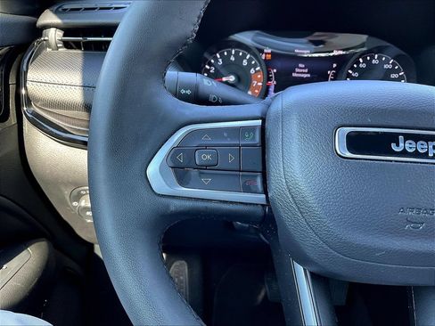 Used 2026 Jeep Compass Limited AWD/4WD image 13