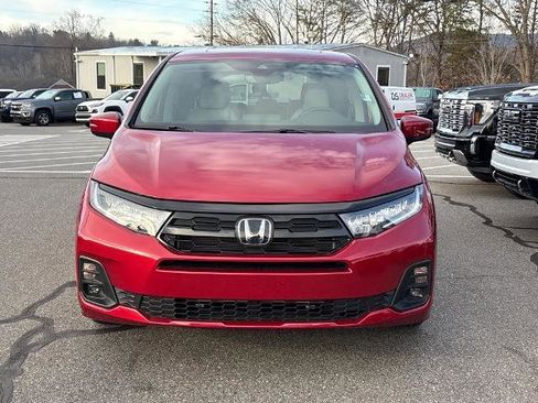Used 2025 Honda Odyssey Touring image 3