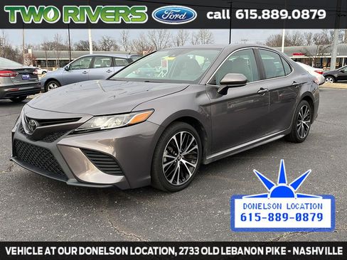 Used 2020 Toyota Camry SE image 4
