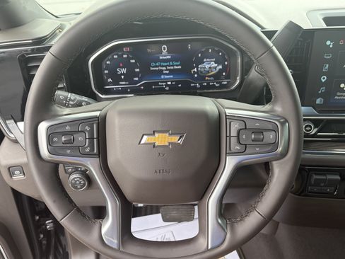 Used 2024 Chevrolet Silverado 2500 LT AWD/4WD image 18