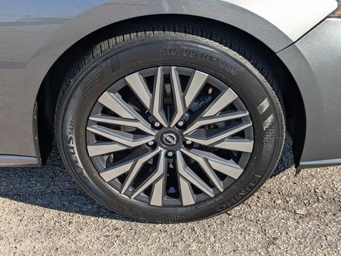 Used 2024 Nissan Altima 2.5 SV image 14