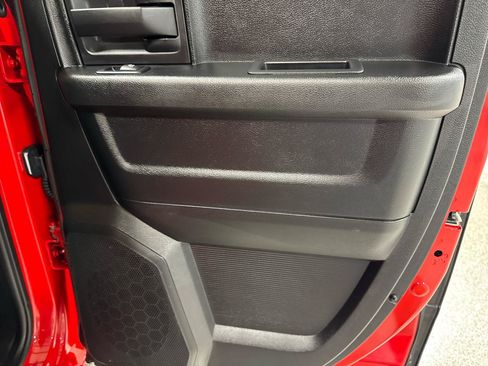 Used 2017 RAM 1500 Express w/ Express Value Package AWD/4WD image 11