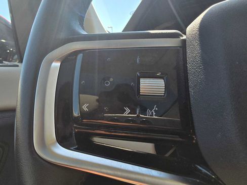 Used 2023 Land Rover Discovery Sport SE image 30